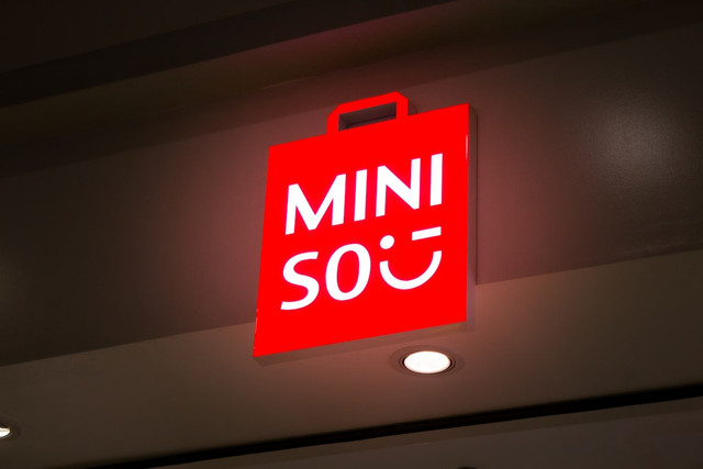 Ilustrasi Miniso x Spiderman ada di mana saja, foto: Unsplash/Russel Bailo