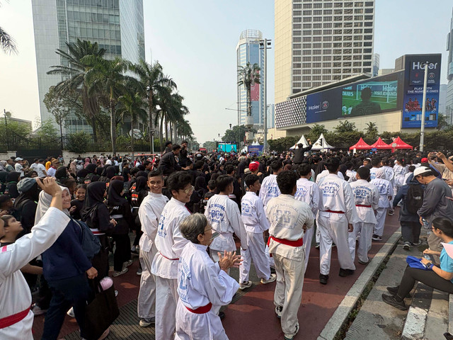 Kegiatan Flashmob pencak silat oleh 6.500 pesilat dari perguruan seluruh DKI Jakarta di Car Free Day, Bundaran HI, Jakarta, Minggu (9/8/2026). Foto: Joakhim Tharob/kumparan