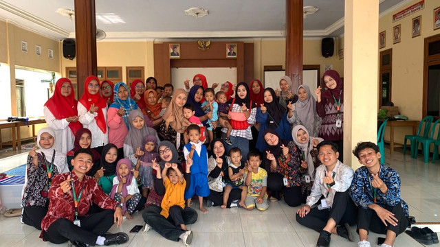 Dokumentasi akhir acara BKB di Balai Desa Kuntili