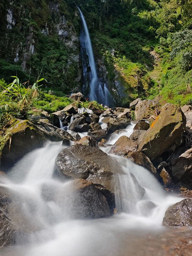 curug benowo, salah satu atraksi di kawasan wisata curug lawe benowo kalisidi 