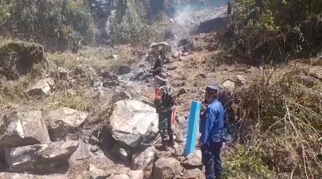 Kebakaran lahan kembali terjadi di kawasan Taman Nasional Gunung Gede Pangrango (TNGGP), Jawa Barat. Puluhan personel gabungan diterjunkan untuk proses pemadaman api. Foto: Dok. Istimewa