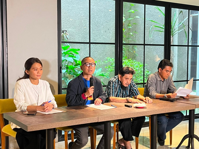 Konferensi pers pihak Yayasan Harapan Ibu Pondok Pinang terkait penemuan Ratusan senjata di Sekolah, Jakarta Selatan, Minggu (9/8/2026). Foto: Rayyan Farhansyah/kumparan