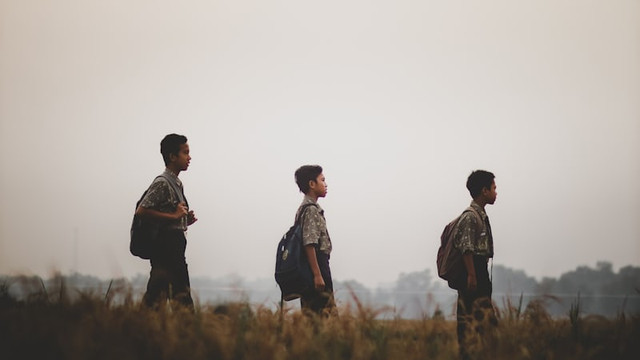 Gambaran anak Desa (Sumber: Unsplash)