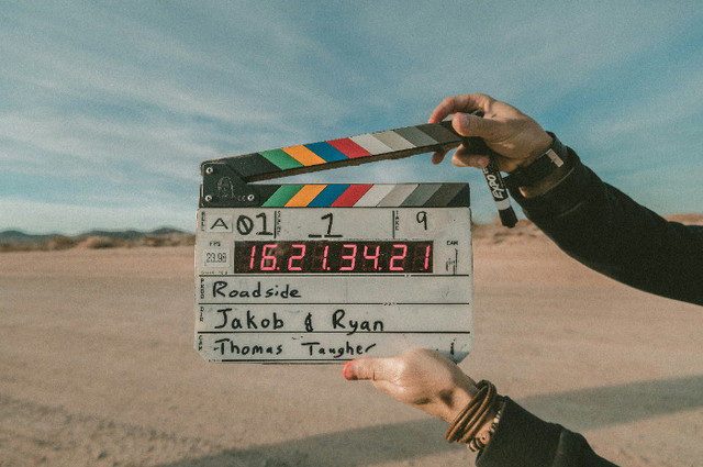 Ilustrasi Pemain Film Kado untuk Ibu, Unsplash/Jakob Owens