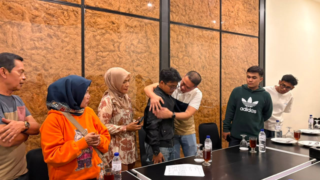 Kasus cekcok hingga berujung dugaan pemukulan pengendara yang dilakukan Dirreskrimum Polda Sumatera Barat (Sumbar), Kombes Teddy Fanani, berakhir damai. Foto: Dok. Istimewa