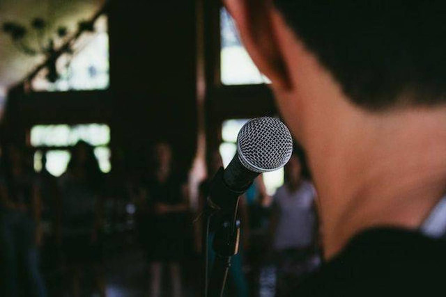 Ilustrasi Sambutan Ketua Panitia 17 Agustus. Foto: Unsplash.com/HerlambangTinasihGusti