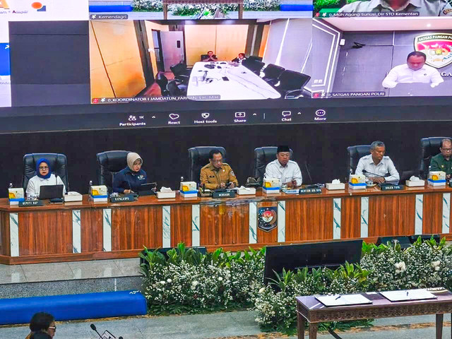 Menteri Dalam Negeri Muhammad Tito Karnavian dan Menteri Agraria dan Tata Ruang/Kepala Badan Pertanahan Nasional, Nusron Wahid dalam acara Sinkronisasi Layanan BPHTB, layanan pertanahan, serta integrasi data perpajakan dan pertanahan, Senin (10/8). Foto: Aditya Nugraha/kumparan