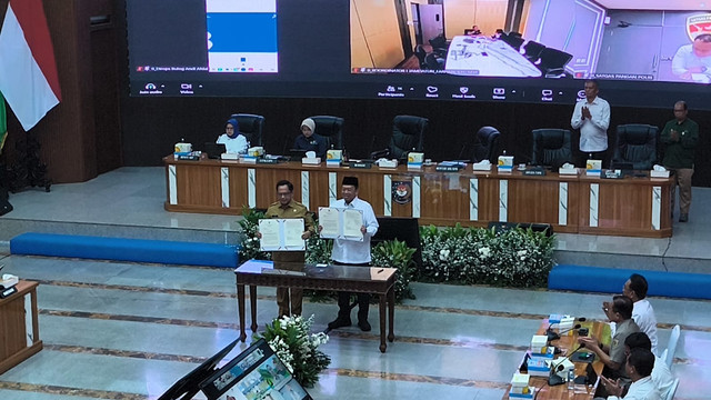 Penandatanganan Surat Edaran Bersama tentang sinkronisasi layanan BPHTB, layanan pertanahan, serta integrasi data perpajakan dan pertanahan oleh Mendagri dan Menteri ATR/BPN di Jakarta, Senin (10/8). Foto: Aditya Nugraha/kumparan