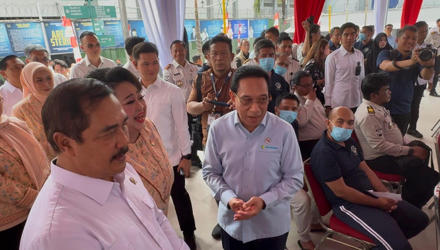 Suasana cek kesehatan gratis kepada warga binaan dan pegawai, serta tinjauan Menteri Imipas dan Wamenkes di Lapas Narkotika Cipinang, Jakarta Timur, Senin (10/8). Foto: Joakhim Tharob/kumparan