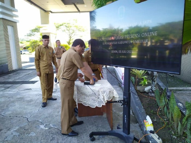 https://bkpsdm.simeuluekab.go.id/berita/kategori/informasi/peluncuran-presensi-online-dan-penandatanganan-komitmen-netralitas-asn-dalam-pelaksanaan-pemilu-2024