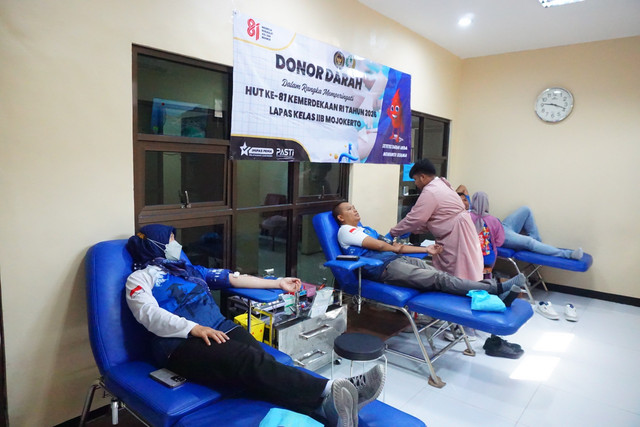 Lapas Mojokerto Gandeng PMI Kota Mojokerto Gelar Donor Darah Sambut HUT Ke-81 Kemerdekaan RI (Foto:HumasLapasMoker)