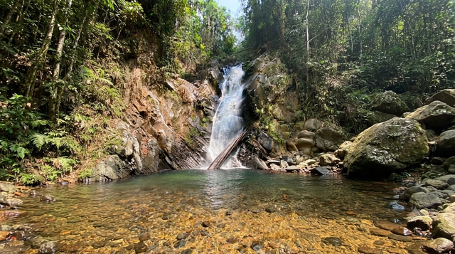 Curug Cidurian, Desa Kiarasari, Sukajaya, Kabupaten Bogor. Foto: [Siti Mildania]