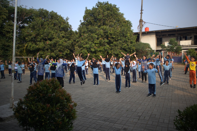Kegiatan Senam Bersama di SDN Cijantra 02