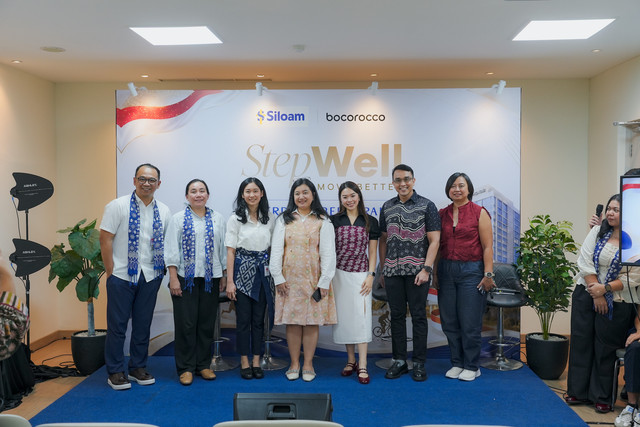 Acara Media Gathering Merdeka Bergerak: Siloam Hospitals Mampang Menemani Kaki Sehatmu Melangkah Setiap Hari. Dari kiri ke kanan: dr. Andi Kurniawan, Sp.OT, Subsp.ALK(K); Dr. dr. Wahyuni Dian Purwati, Sp.EM (Hospitals Director Siloam Hospitals Mampang); dr. Astuti Pitarini, Sp.OT, Subsp.PL(K); Ratih Hadiwinoto (Executive Director Siloam Hospitals Mampang); Rachel Ingrid Saidbun, Vice CEO Bocorocco. Foto: Dok. Siloam Hospitals Mampang