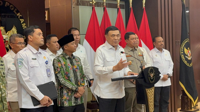 Konferensi Pers gabungan dan Doorstop Menteri Koordinator Bidang Politik dan Keamanan, Djamari Chaniago, di kantor Kemenko Polkam, Jakarta, Senin (10/8/2026). Foto: Joakhim Tharob/kumparan