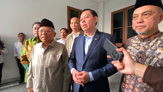 Ketua DPD RI, Sultan Bachtiar Najamudin Didampingi Wakil Ketua DPD RI, Yorrys Raweyai dan Tamsil Linrung Saat Berkunjung ke Kediaman Wakil Presiden Republik Indonesia ke-13, Ma'ruf Amin di Kawasan Depok, Jawa Barat, Senin (10/8/2026). Foto: Aditya Nugraha/kumparan