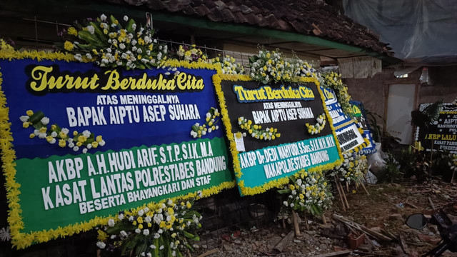 Suasana rumah duka Aiptu Asep di Gang Gumuruh 4, Kecamatan Batununggal, Kota Bandung, pada Senin (10/8/2026). Foto: Abisatya/kumparan