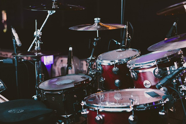 Ilustrasi drum set, drums, musical instruments. Foto: Pixabay