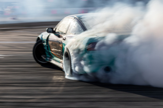 Ilustrasi drag race. Foto: Mayy Contributor/Shutterstock
