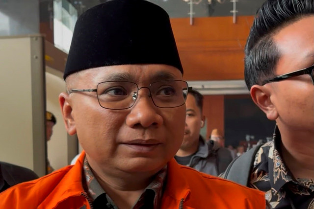Mantan Menteri Agama Yaqut Cholil Qoumas alias Gus Yaqut tiba untuk menjalani sidang perdana di Pengadilan Tipikor, Jakarta Pusat, Selasa (11/8/2026). Foto: Kevin Daniel/kumparan