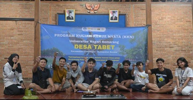 Foto Bersama Kader Karang Taruna Desa Tabet. (Sumber : Dokumentasi Pribadi Penulis)