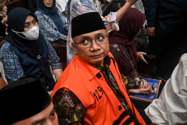 Terdakwa kasus dugaan korupsi kuota haji periode 2023-2024 Yaqut Cholil Qoumas (tengah) bersiap menjalani sidang di Pengadilan Tipikor, Jakarta, Selasa (11/8/2026). Foto: Fakhri Hermansyah/ANTARA FOTO