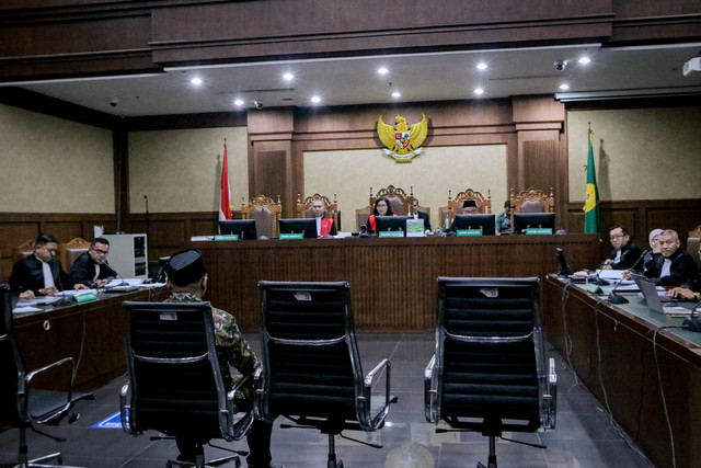 Terdakwa kasus dugaan korupsi kuota haji periode 2023-2024 Yaqut Cholil Qoumas bersiap menjalani sidang di Pengadilan Tipikor, Jakarta, Selasa (11/8/2026). Foto: Jamal Ramadhan/kumparan
