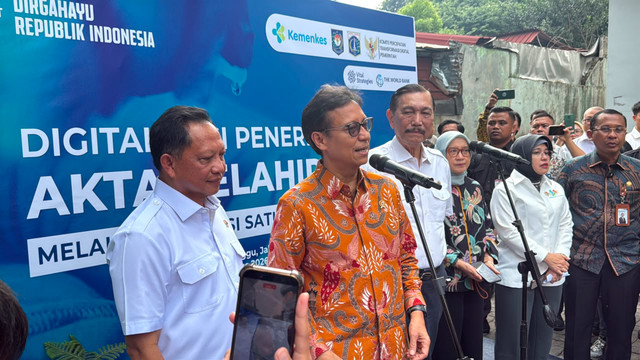 Menteri Kesehatan Budi Gunadi Sadikin saat menghadiri peluncuran digitalisasi akta kelahiran bayi baru lahir melalui integrasi SATUSEHAT dan SIAK di Puskesmas Pasar Minggu, Jakarta Selatan, Selasa (11/8/2026) Foto: Zahira Hilman/kumparan
