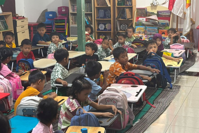 Suasana kegiatan belajar mengajar di Sekolah Alternatif Anak Jalanan (Saaja), Rasuna Said, Jakarta Selatan, Selasa (11/8/2026). Foto: Pradya Tirta/kumparan