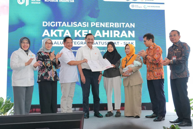 Pemerintah meluncurkan digitalisasi penerbitan akta kelahiran yang terintegrasi dengan fasilitas pelayanan kesehatan di Puskesmas Pasar Minggu, Jakarta, Selasa (11/8/2026). Foto: Kemendagri RI