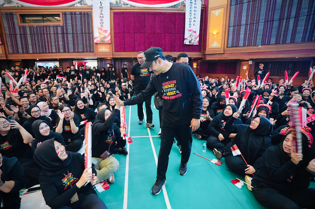 Menteri Sosial Saifullah Yusuf (Gus Ipul) mengajak ASN Kemensos untuk terus berbenah, menjaga integritas, dan meningkatkan prestasi pada pembukaan HUT ke-81 RI di Jakarta, Selasa (11/8/2026). Foto: Kemensos RI