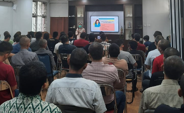 Edukasi kesehatan oleh tenaga kesehatan profesional kepada pasien Rawat Inap di Instalasi Rehabilitasi NAPZA RSKO Jakarta (sumber foto : dokpri)