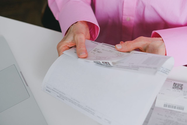 Ilustrasi membahas contoh surat permohonan pembukaan rekening. Foto: Pexels