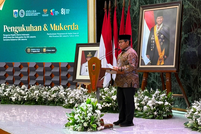 Gubernur DKI Jakarta Pramono Anung memberikan sambutan saat menghadiri Pengukuhan Pengurus MUI DKI Jakarta di Balai Kota DKI Jakarta, Selasa (11/8/2026). Foto: Nauval Pratama/kumparan