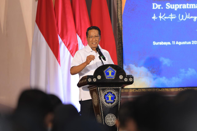 Menteri Hukum RI, Supratman Andi Agtas, melakukan uji coba electronic voting (e-voting) di Kantor Wilayah Kementerian Hukum Jawa Timur. Foto: Dok. Kemenhum RI