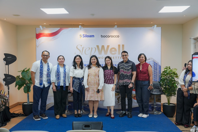 Siloam Hospitals Mampang dan Bocorocco meluncurkan kampanye "Step Well, Move Better”, ajak masyarakat lebih sadar deteksi dini gangguan kaki serta pentingnya penggunaan alas kaki yang tepat demi hindari cidera. Foto: Siloam Hospitals