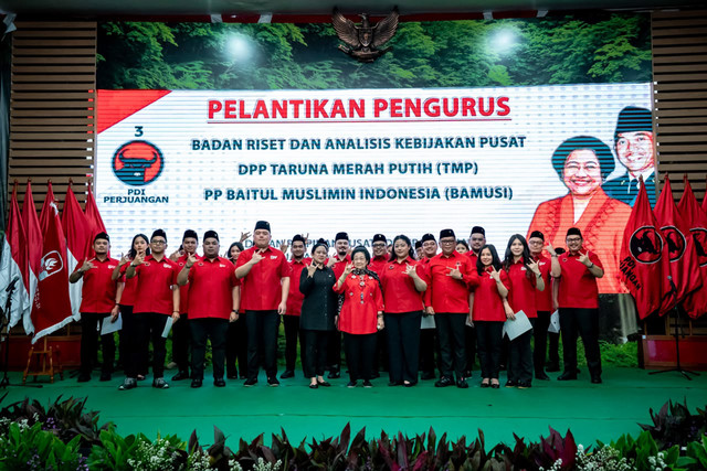 PDI Perjuangan melantik Dewan Pimpinan Pusat Taruna Merah Putih (DPP TMP) masa bakti 2025-2030 di Kantor DPP PDI Perjuangan, Jalan Diponegoro, Menteng, Jakarta Pusat, Selasa (11/8/2026). Foto: Dok. PDIP