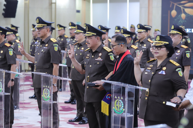 Jaksa Agung Republik Indonesia ST Burhanuddin melantik dan memimpin prosesi pengambilan sumpah jabatan Kajati, dan Pejabat Eselon II di Lingkungan Kejagung pada Selasa (11/8/2026). Foto: Dok. Istimewa