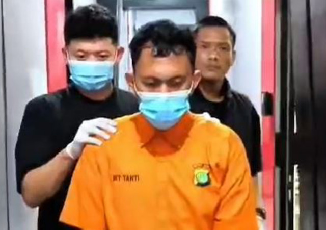 Pelaku mutilasi Saepullah di gedung tahanan Polda Metro. Penyidik menjelasakan motif hingga profesi pelaku. Foto: Dok. Istimewa