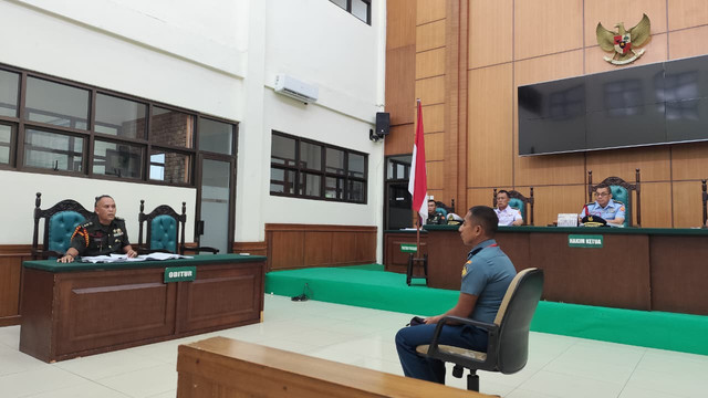 Terdakwa Mayor Laut (P), Faisal Mulia saat menghadiri pemeriksaan di Pengadilan Militer Tinggi I Medan, Selasa (11/8/2026). Foto: Amar Marpaung/kumparan