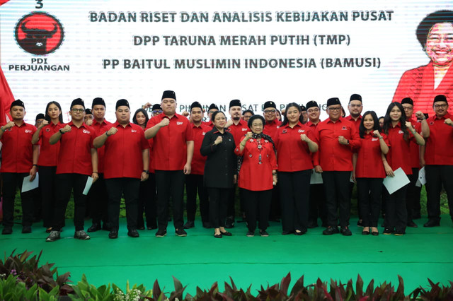 PDI Perjuangan melantik Dewan Pimpinan Pusat Taruna Merah Putih (DPP TMP) masa bakti 2025-2030 di Kantor DPP PDI Perjuangan, Jalan Diponegoro, Menteng, Jakarta Pusat, Selasa (11/8/2026). Foto: Dok. PDIP