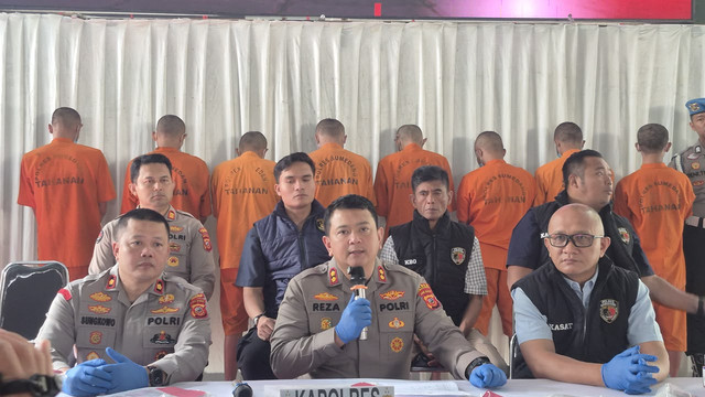 Polres Sumedang menjerat 8 orang tersangka terkait penyekapan dan pengeroyokan warga hingga tewas. Foto: Dok. Istimewa