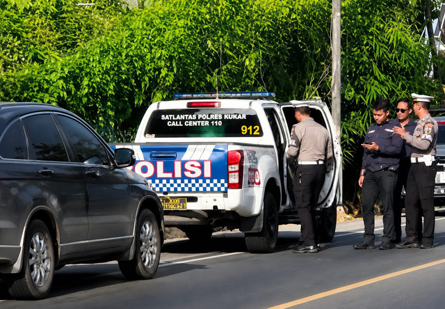 Seorang pegawai Dinas Komunikasi dan Informatika (Diskominfo) Kabupaten Kutai Kartanegara (Kukar) berinisial MA diamankan polisi karena diduga membakar ruang rapat di kantornya. Foto: Dok. Istimewa