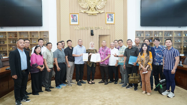 Komisi VI DPR RI menerima audiensi konsumen perumahan PT Adhi Commuter Properti Tbk (ADCP) yang menyampaikan berbagai persoalan terkait proyek hunian yang hingga kini belum mendapatkan penyelesaian. Foto: Dok. Istimewa