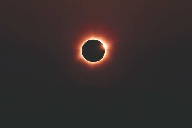 Ilustrasi niat shalat gerhana matahari. Foto: Gleive Marcio Rodrigues de Souza/Pexels.com.