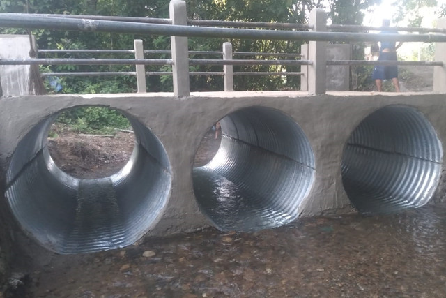 TNI AD bangun jembatan yang sudah tidak layak digunakan di Tapanuli Selatan, Rabu (12/8/2026). Foto: Pendam I Bukit Barisan