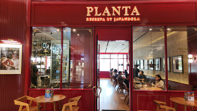 Suasana restoran bergaya Spanyol baru bernama Planta Reserva by Javanegra di Lippo Mall Nusantara. Foto: Azalia Amadea/kumparan