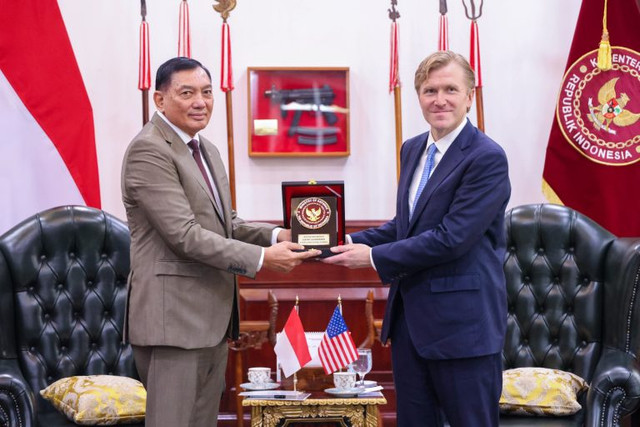 Menteri Pertahanan Sjafrie Sjamsoeddin menerima kunjungan kerja Under Secretary of War for Policy, United States Department of War, Elbridge A. Colby di Kantor Kementerian Pertahanan RI, Jakarta, Selasa (11/8/2026). Foto: Kemhan RI