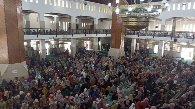Antusiasme Warga Tasikmalaya ikuti Kajian Tauhid bersama Ustaz Zacky Mirza (Sumber: DT Peduli)
