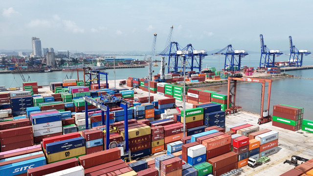 Ilustrasi investasi di Batam. Foto: rahmanaura/Shutterstock